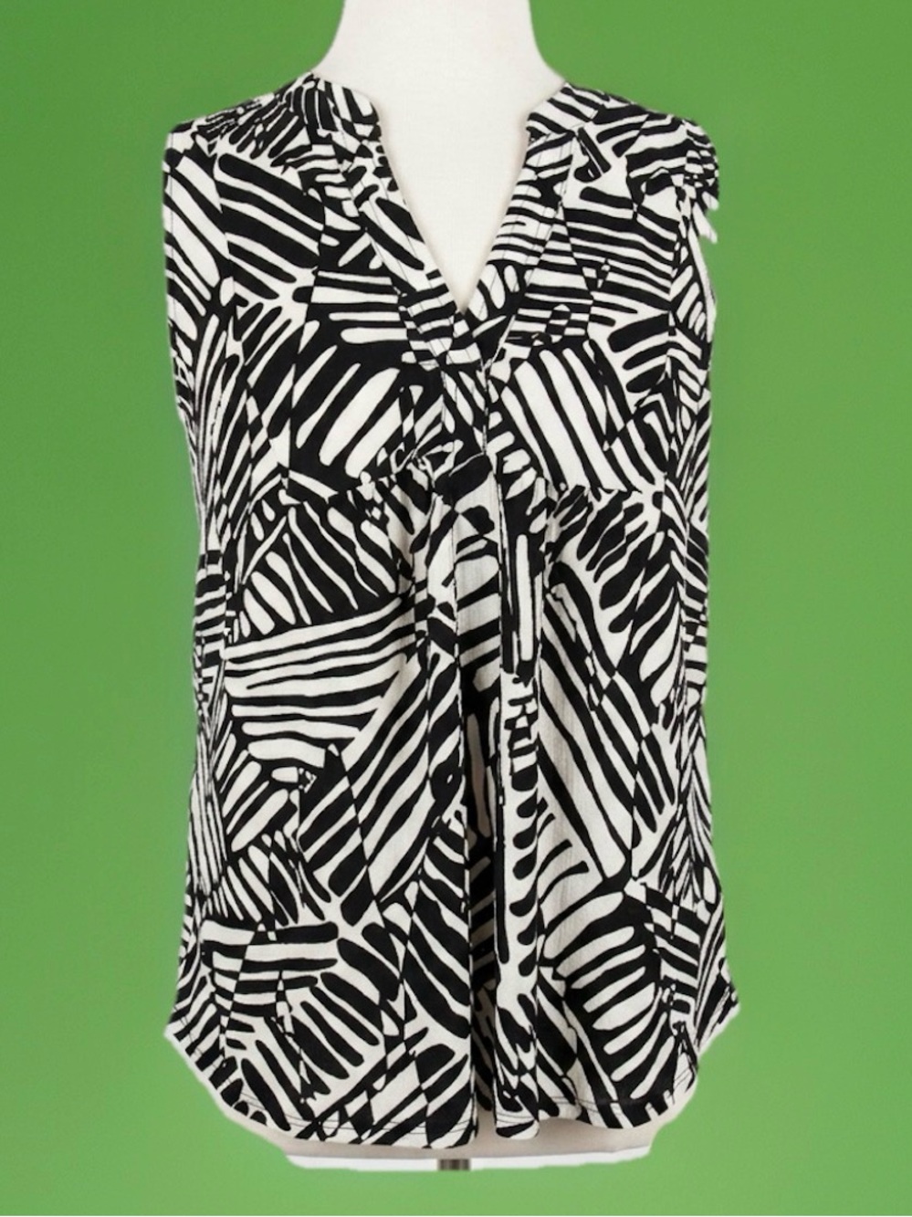 Joie de Vivre Sleeveless Top M NWT Black White Abstract Geometric Print Blouse
